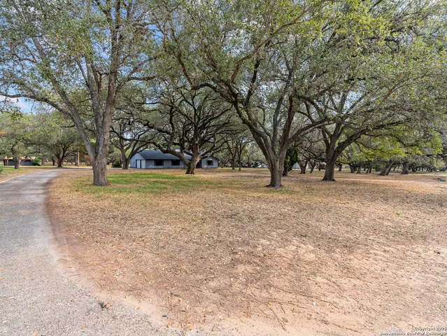 $399,900 | 22 Sunrise Drive, Pleasanton, TX 78064