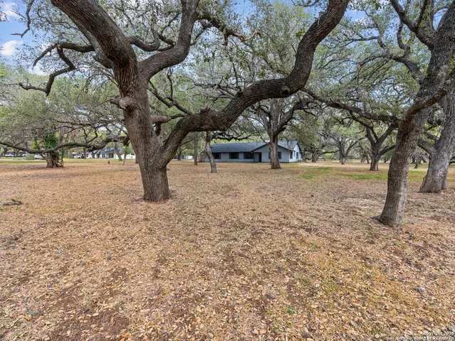 $399,900 | 22 Sunrise Drive, Pleasanton, TX 78064