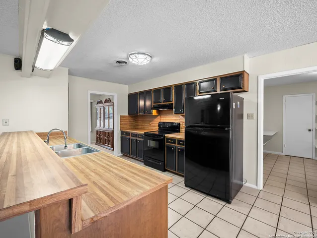 $399,900 | 22 Sunrise Drive, Pleasanton, TX 78064