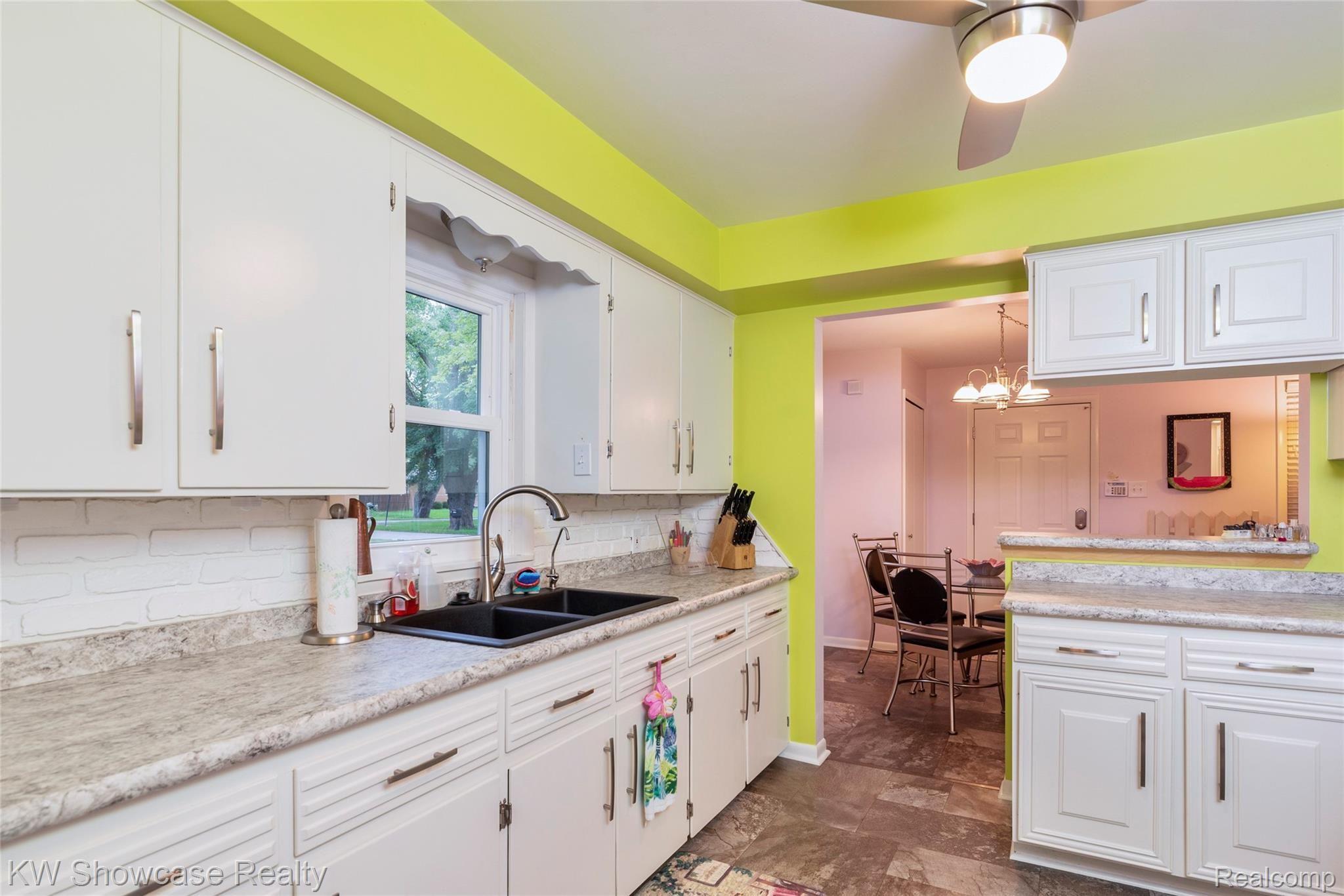 3076 Rio Vista Street Commerce Township, MI 48382 - Photo 5 of 10 -7516696.jpg