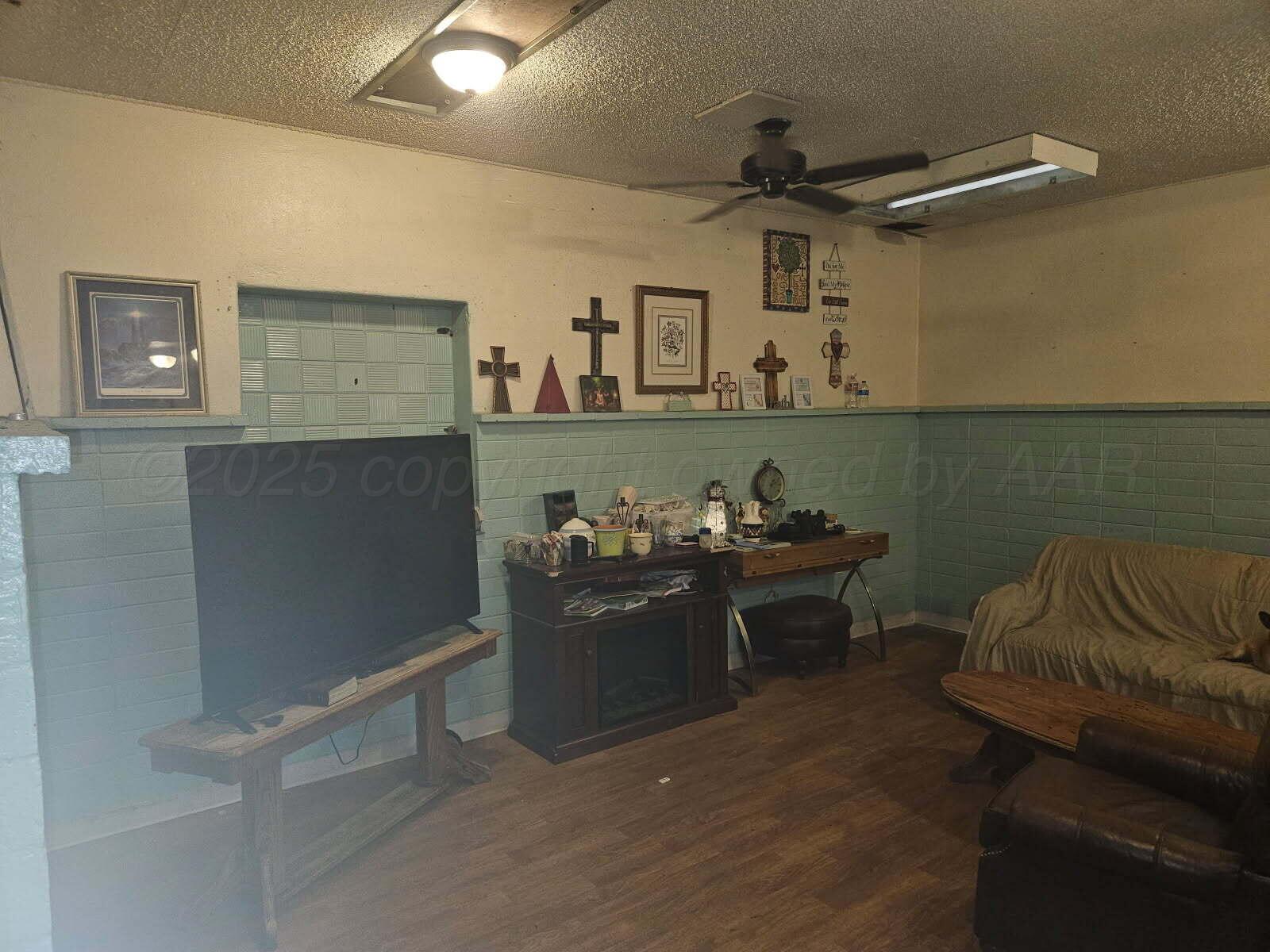418 South Main Street Borger, TX 79007 - Photo 17 of 41 a living room with furniture and a wooden floor