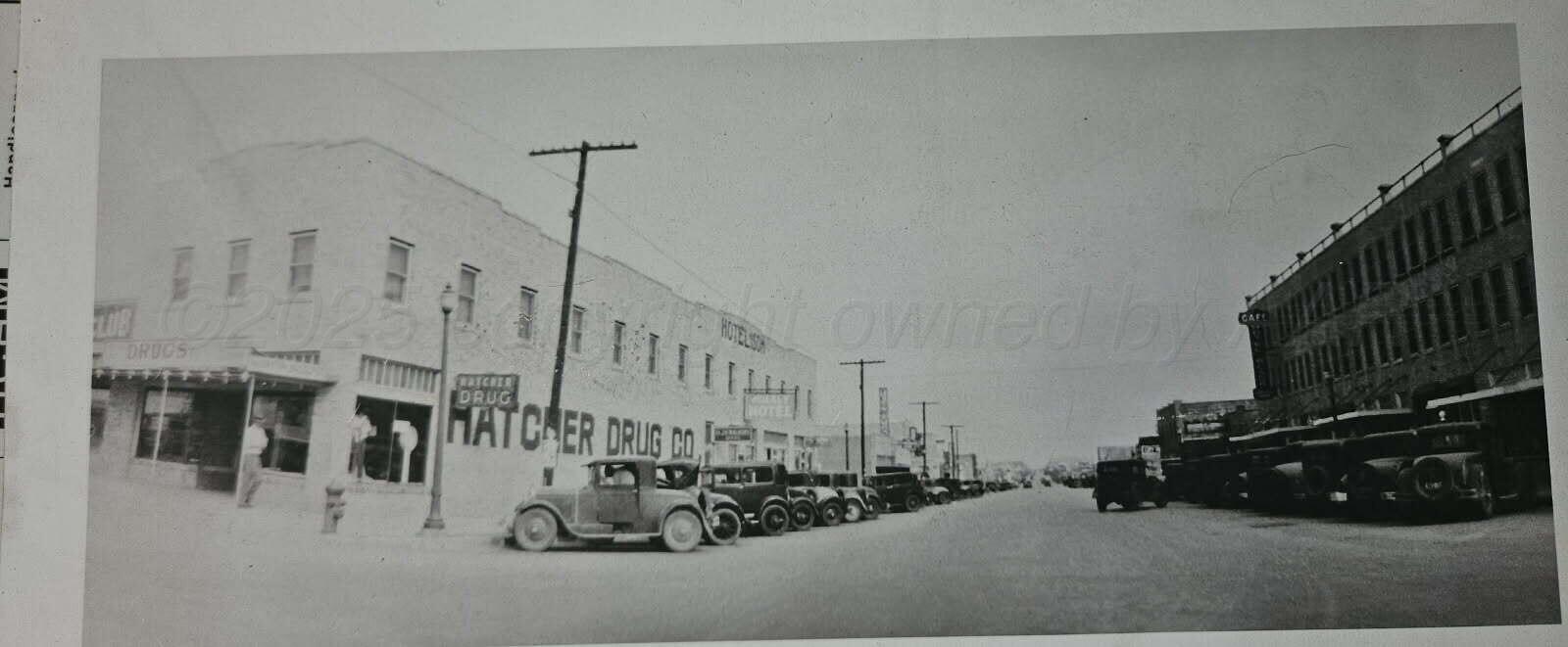 418 South Main Street Borger, TX 79007 - Photo 2 of 41 a view of water heater and room