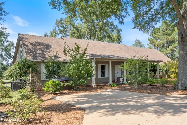 $675,000 | 3018 Hammond Hill Road, Senatobia, MS 38668