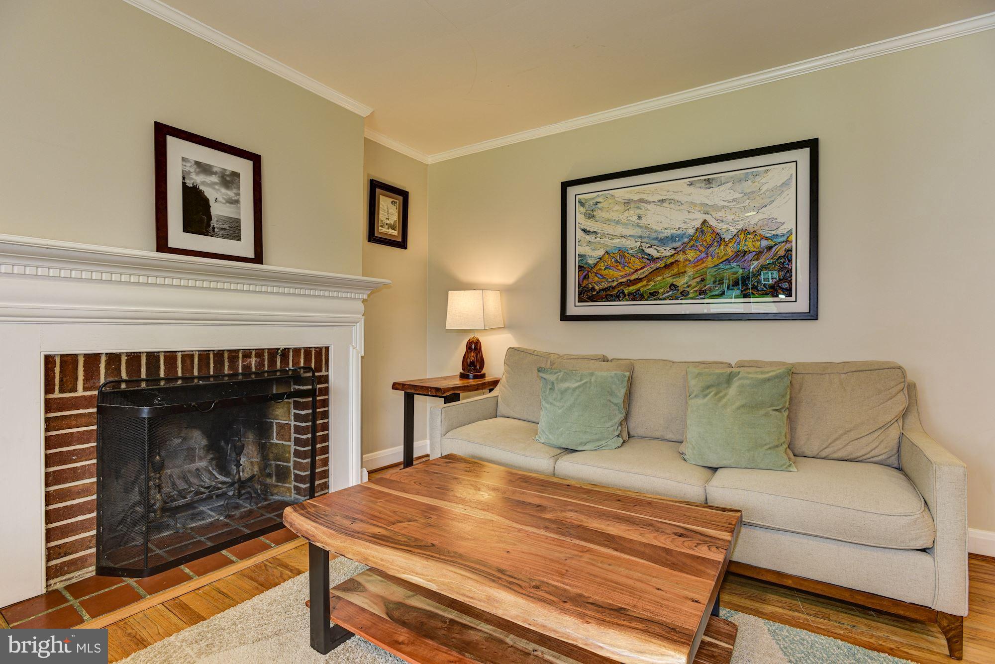 317 Gralan Road Baltimore, MD 21228 - Photo 3 of 38 Living Room