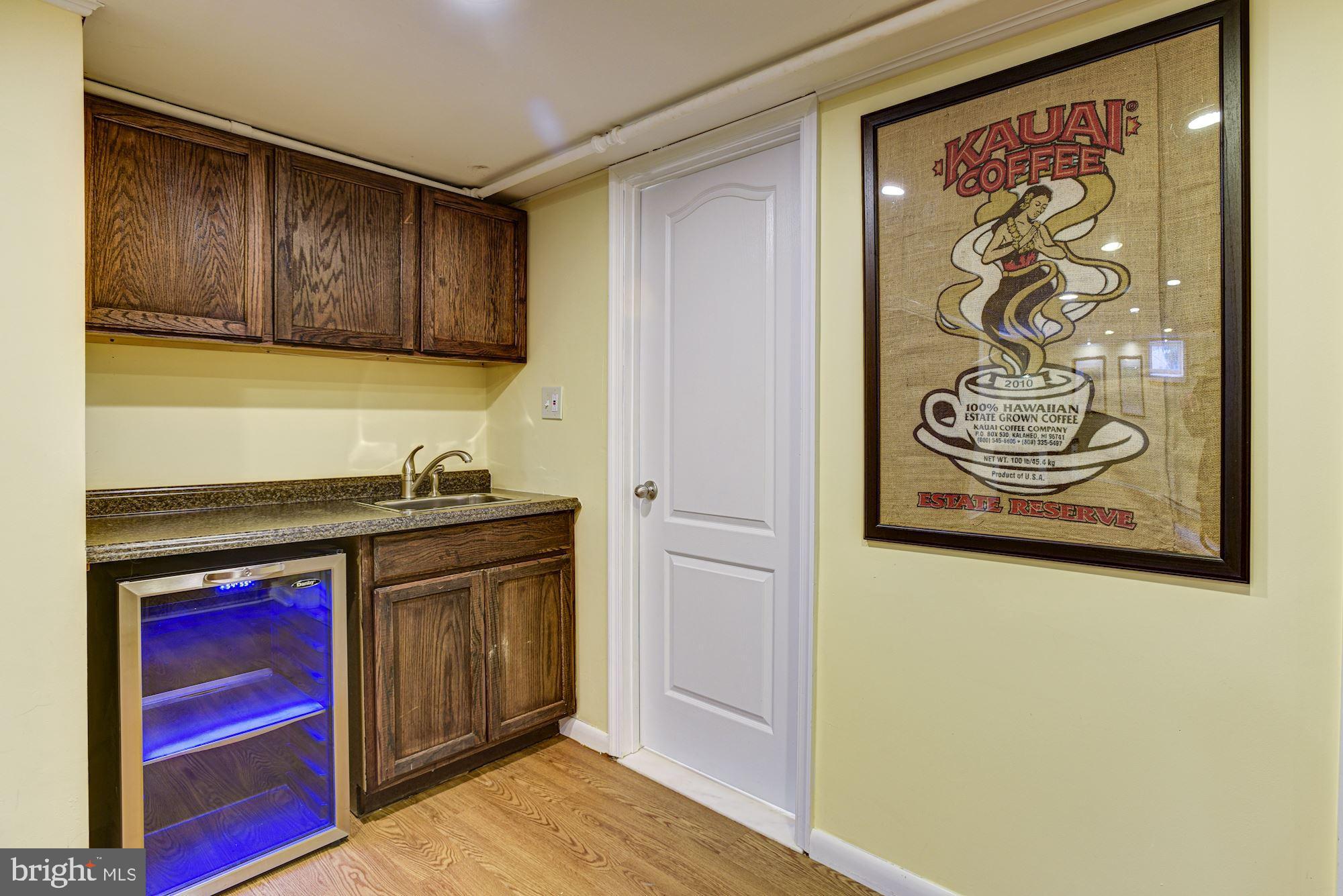 317 Gralan Road Baltimore, MD 21228 - Photo 27 of 38 Wet Bar