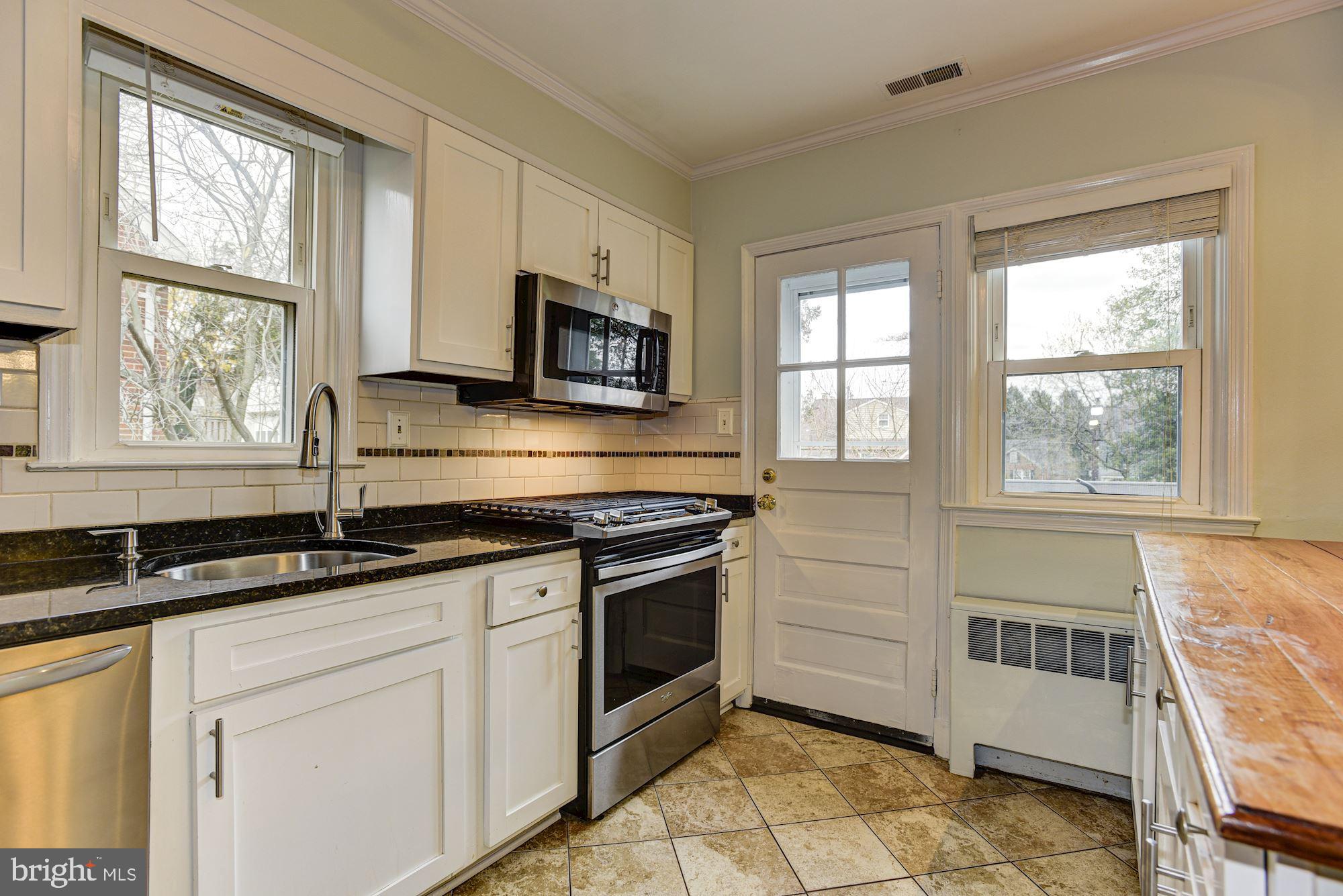 317 Gralan Road Baltimore, MD 21228 - Photo 9 of 38 Kitchen