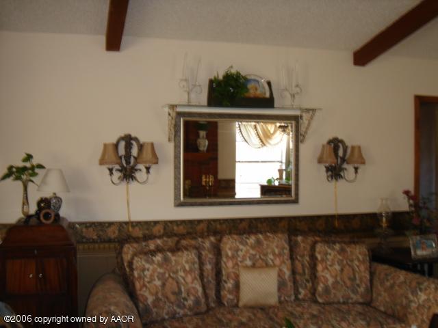 6306 Rutgers Street Amarillo, TX 79109 - Photo 5 of 16 Living room too!