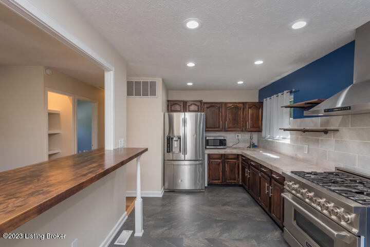 394 Overlook Road Louisville, KY 40229 - Photo 16 of 28 016