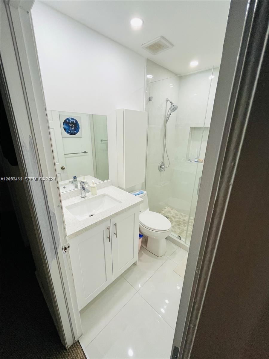 16453 Southwest 75th Terrace Miami, FL 33193 - Photo 12 of 26