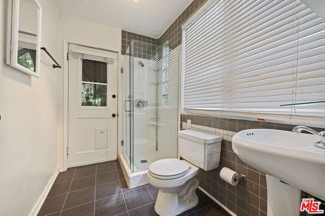 2001 Pinehurst Road, Unit 2 Los Angeles, CA 90068 - Photo 10 of 15