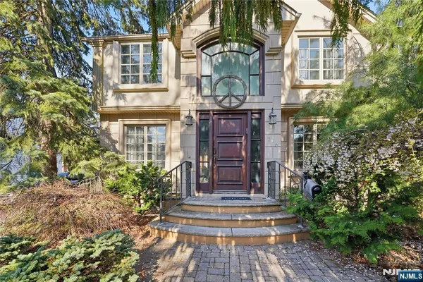$800,000 | 770 Hartwell Street, Teaneck, NJ 07666