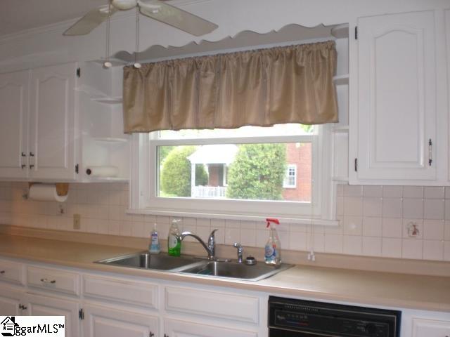 228 Grove Road Greenville, SC 29605 - Photo 6 of 44 Gallery Image 6