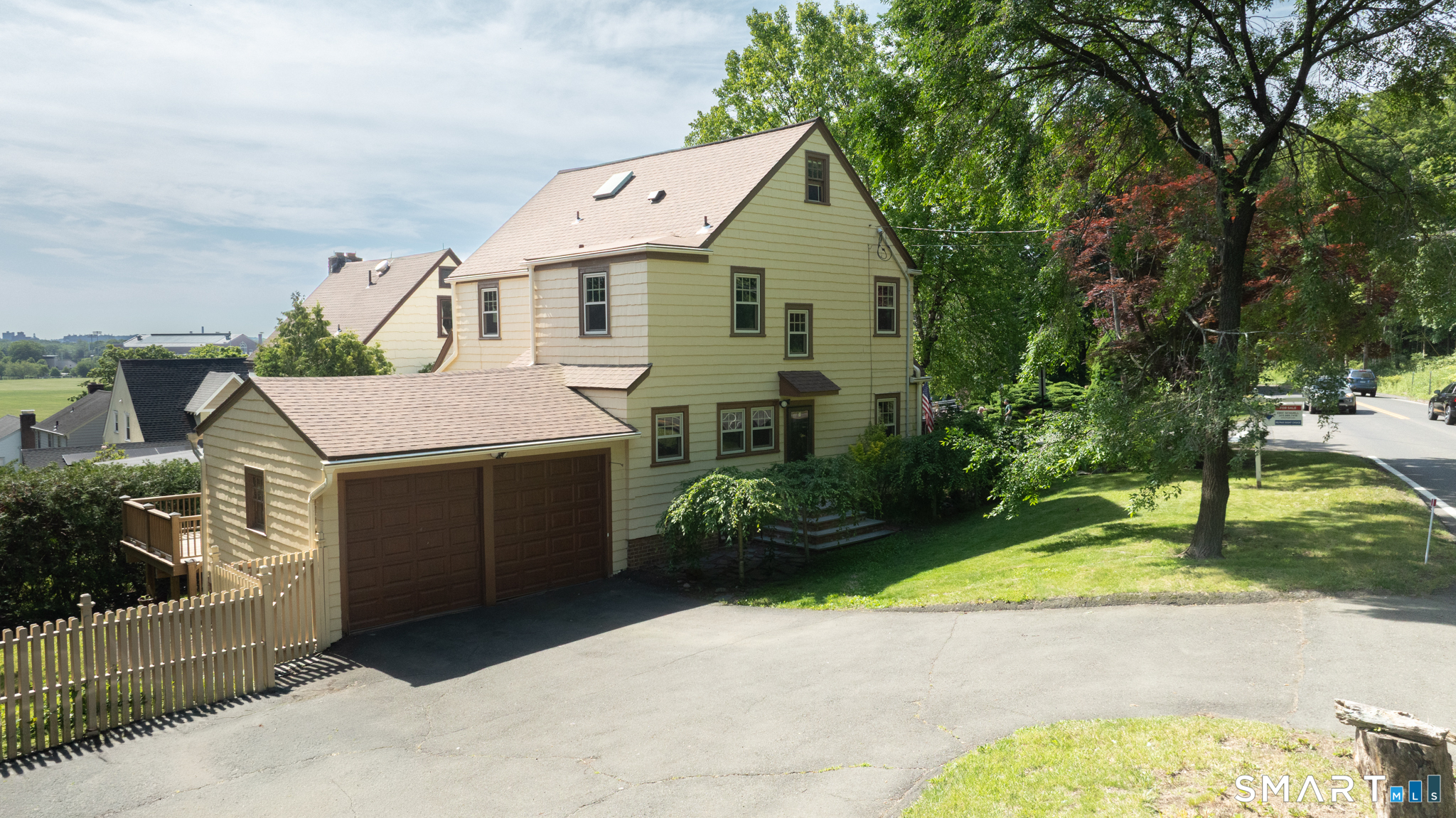 127 Roger Road New Haven, CT 06515 - Photo 4 of 40