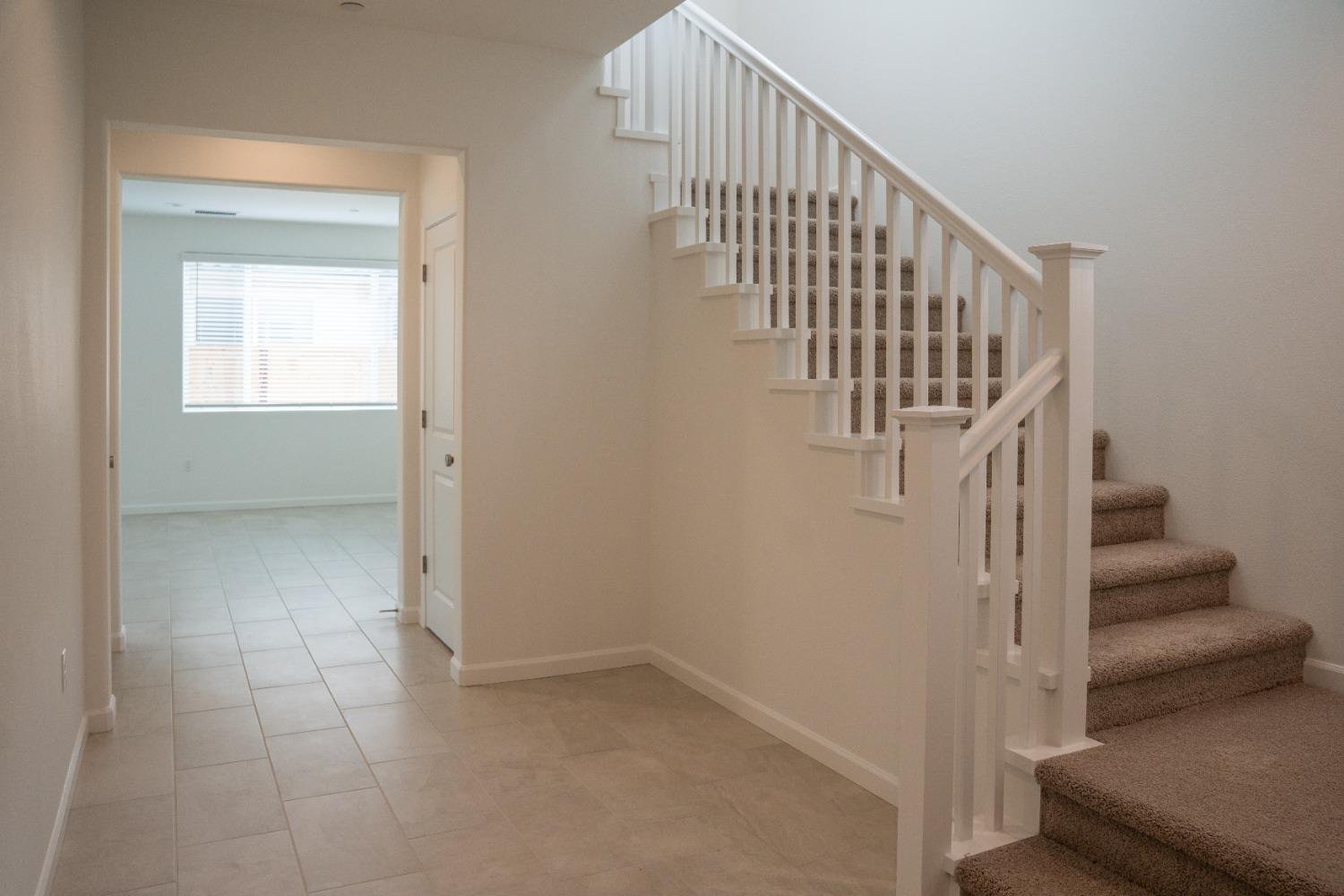 694 Thomas Way Madera, CA 93636 - Photo 10 of 27 a view of entryway and hall with a window