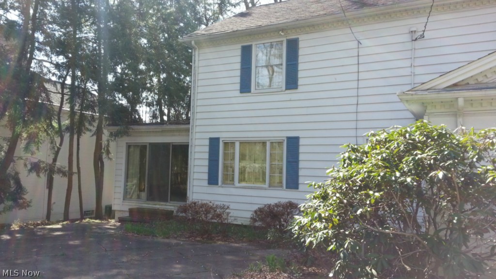 2529 Holgate Road Akron, OH 44313 - Photo 2 of 5