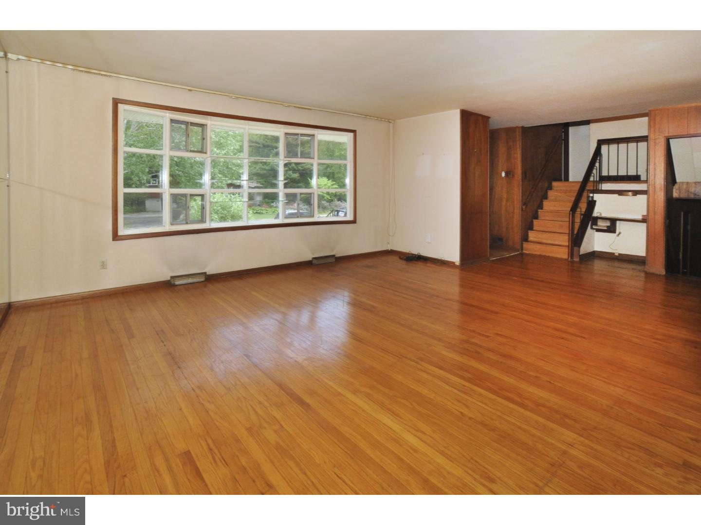1022 Delene Road Rydal, PA 19046 - Photo 3 of 25 Living Room
