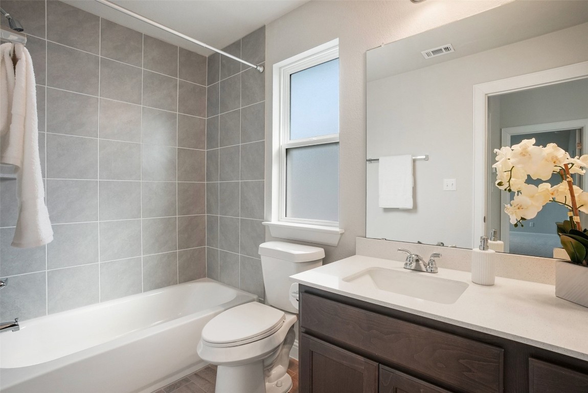 113 Stone Cyn Drive Georgetown, TX 78628 - Photo 26 of 35 a bathroom with a sink toilet and shower