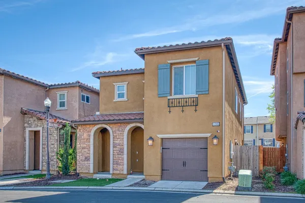 $379,500 | 1286 Piazza Lane, Clovis, CA 93612