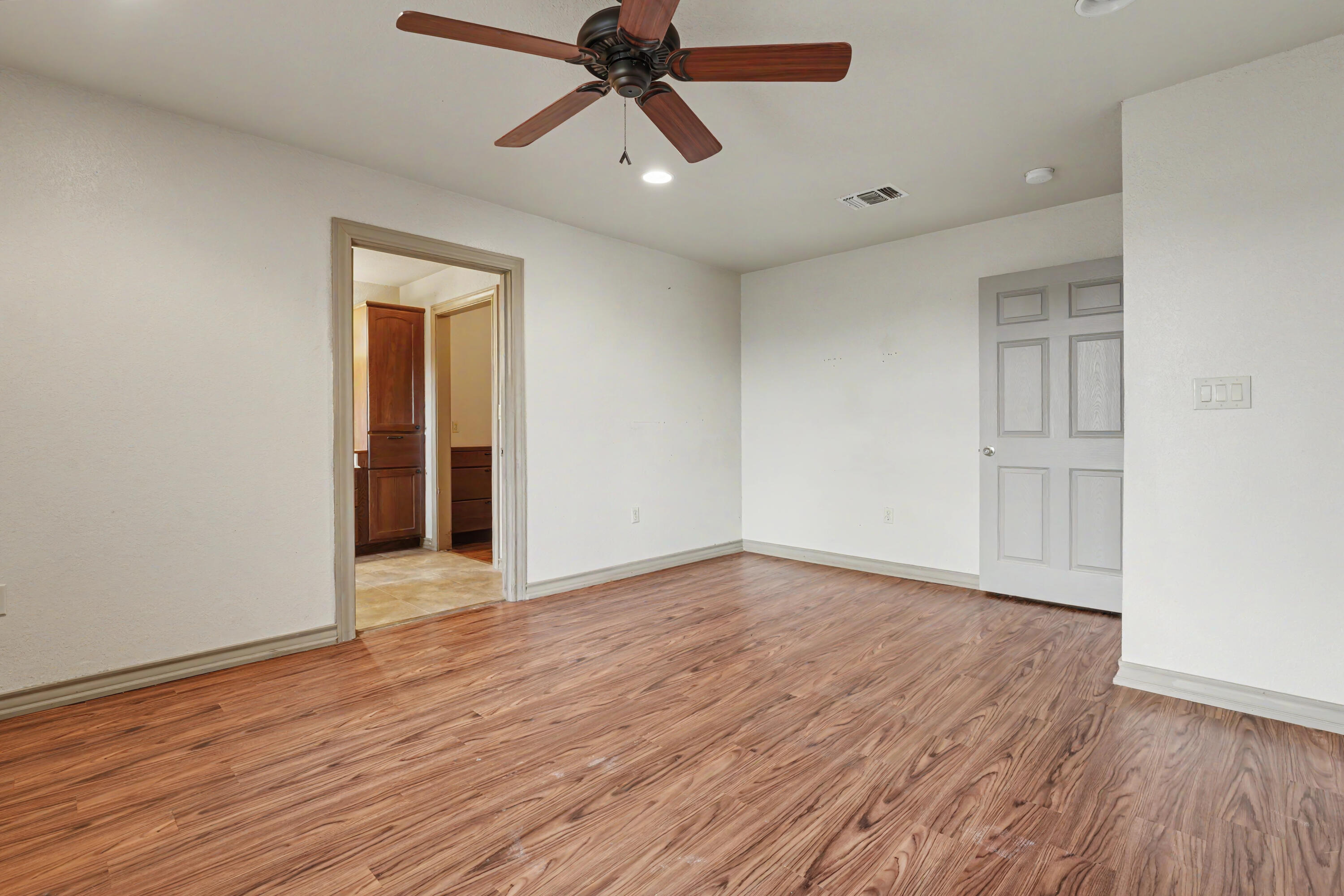 805 South 23rd Street Slaton, TX 79364 - Photo 11 of 22 DSC06957