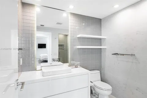 $1,450,000 | 3801 Collins Avenue, Unit 703, Miami Beach, FL 33140