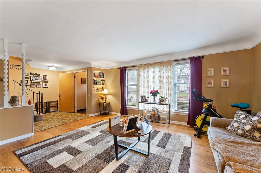 5251 Edenhurst Road Cleveland, OH 44124 - Photo 4 of 25 Gallery Image 4