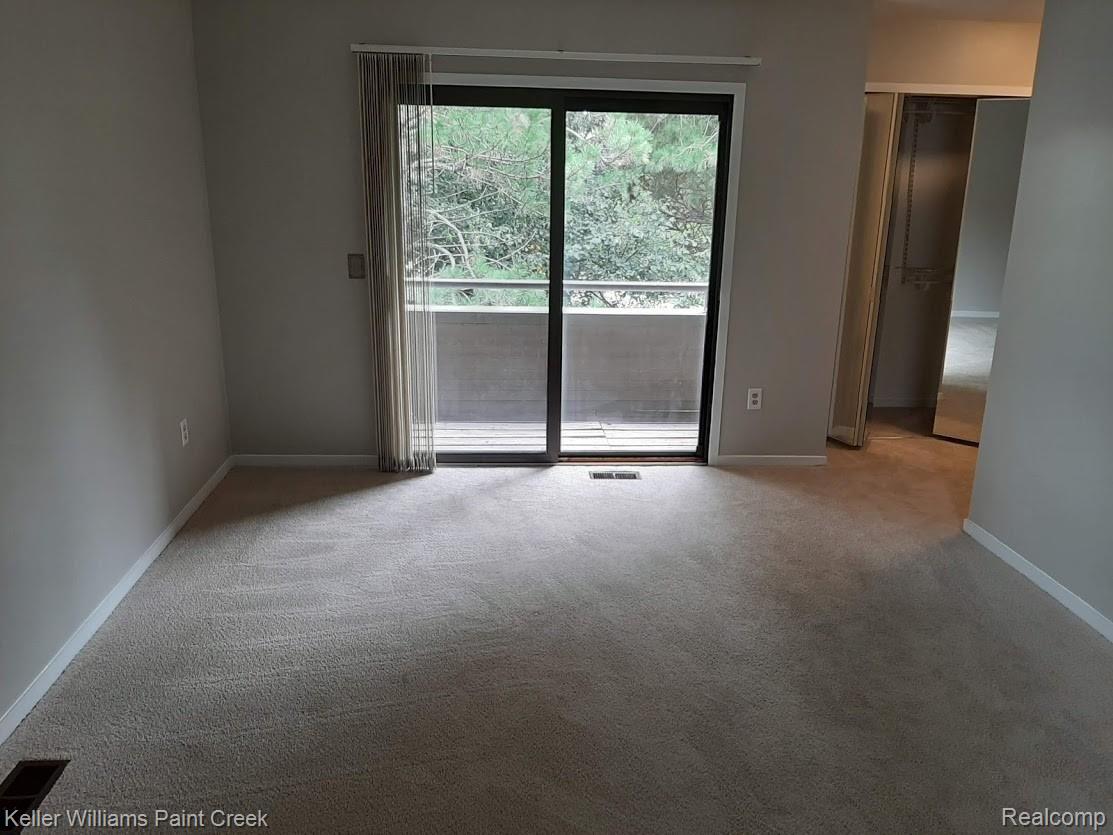 573 Victoria Court Rochester, MI 48307 - Photo 10 of 24 Bedroom1.jpg