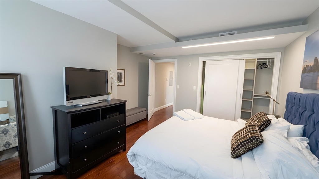 9 Anderson Street, Unit 1F Boston, MA 02114 - Photo 12 of 18