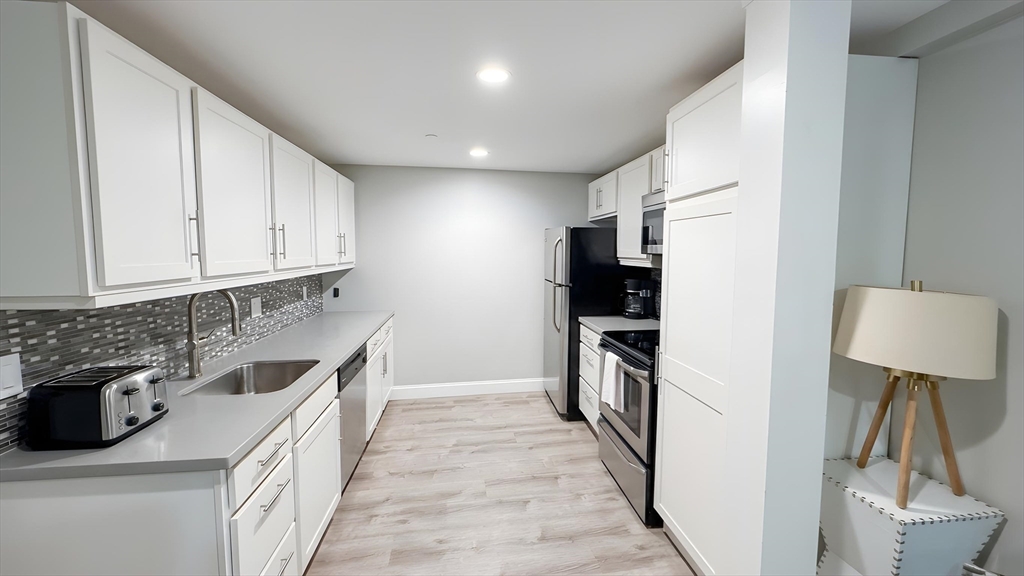 9 Anderson Street, Unit 1F Boston, MA 02114 - Photo 3 of 18