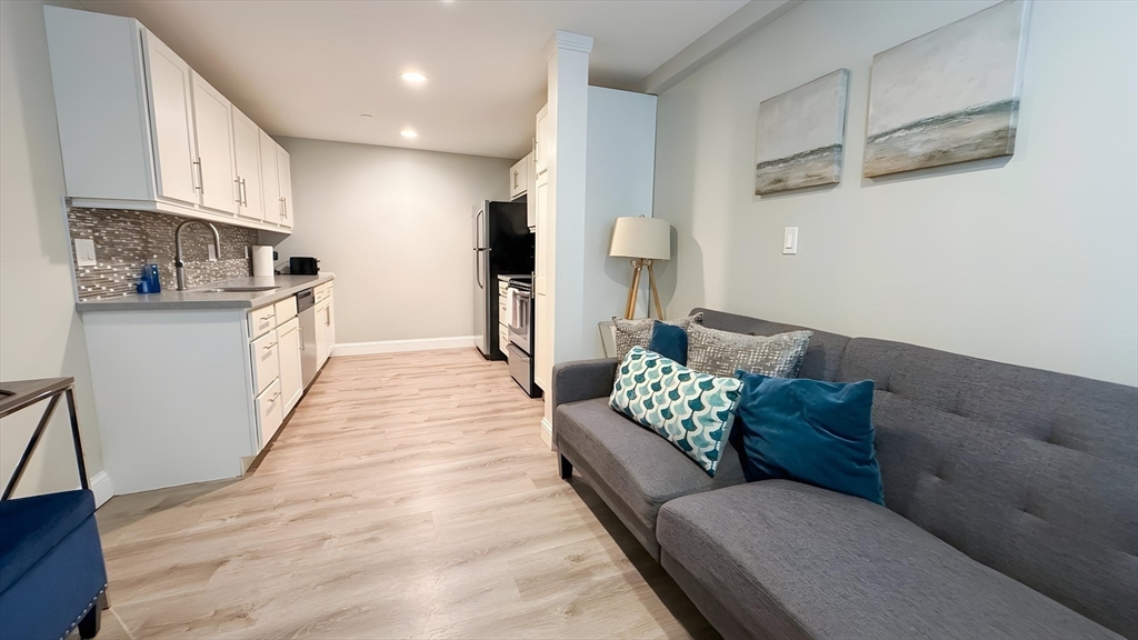 9 Anderson Street, Unit 1F Boston, MA 02114 - Photo 5 of 18