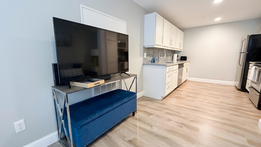9 Anderson Street, Unit 1F Boston, MA 02114 - Photo 6 of 18
