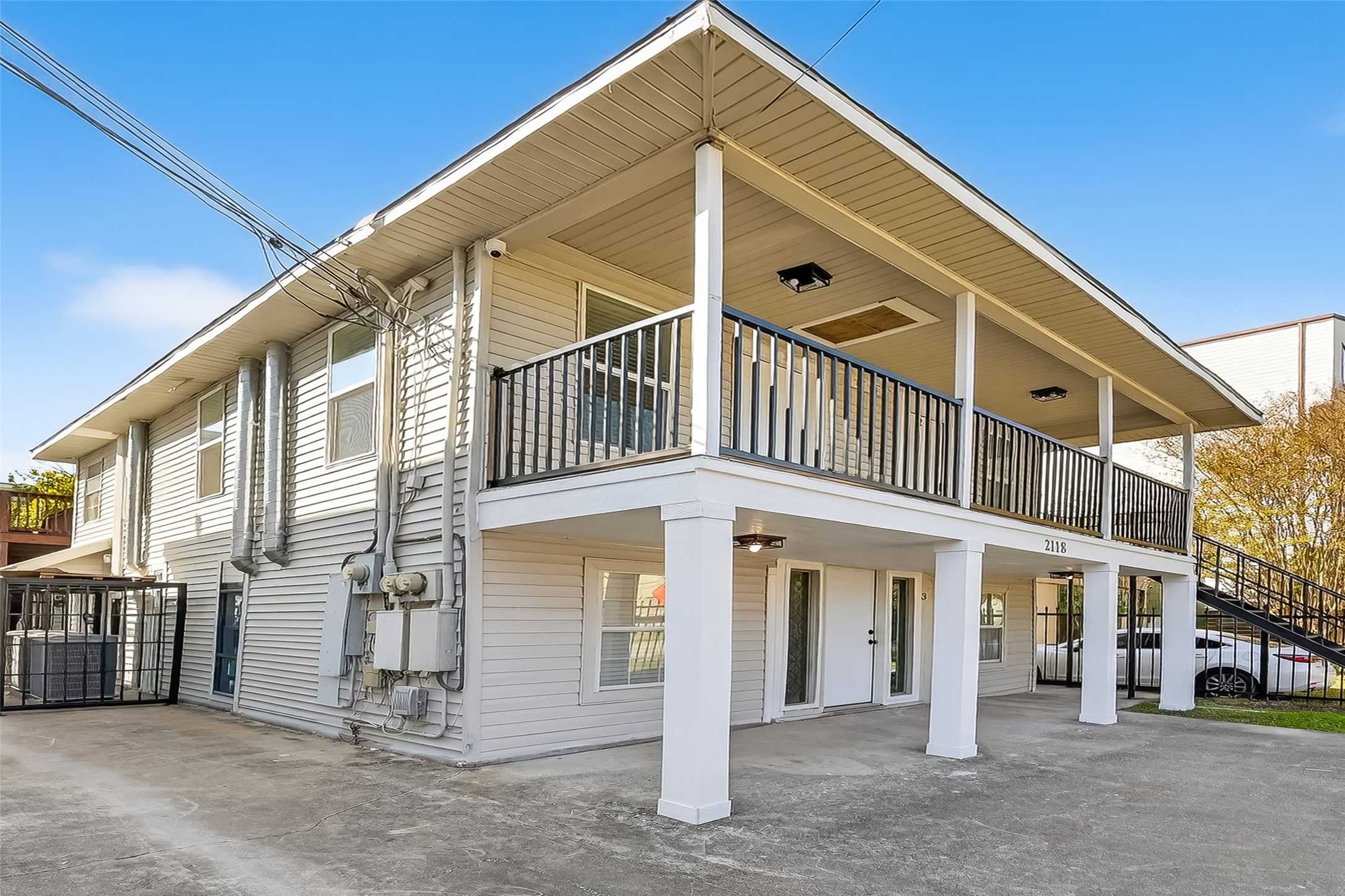 2118 Webster Street, Unit 3 Houston, TX 77003 - Photo 26 of 29 a front view of a building