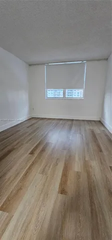 $269,900 | 500 Bayview Drive, Unit 1117, Sunny Isles Beach, FL 33160