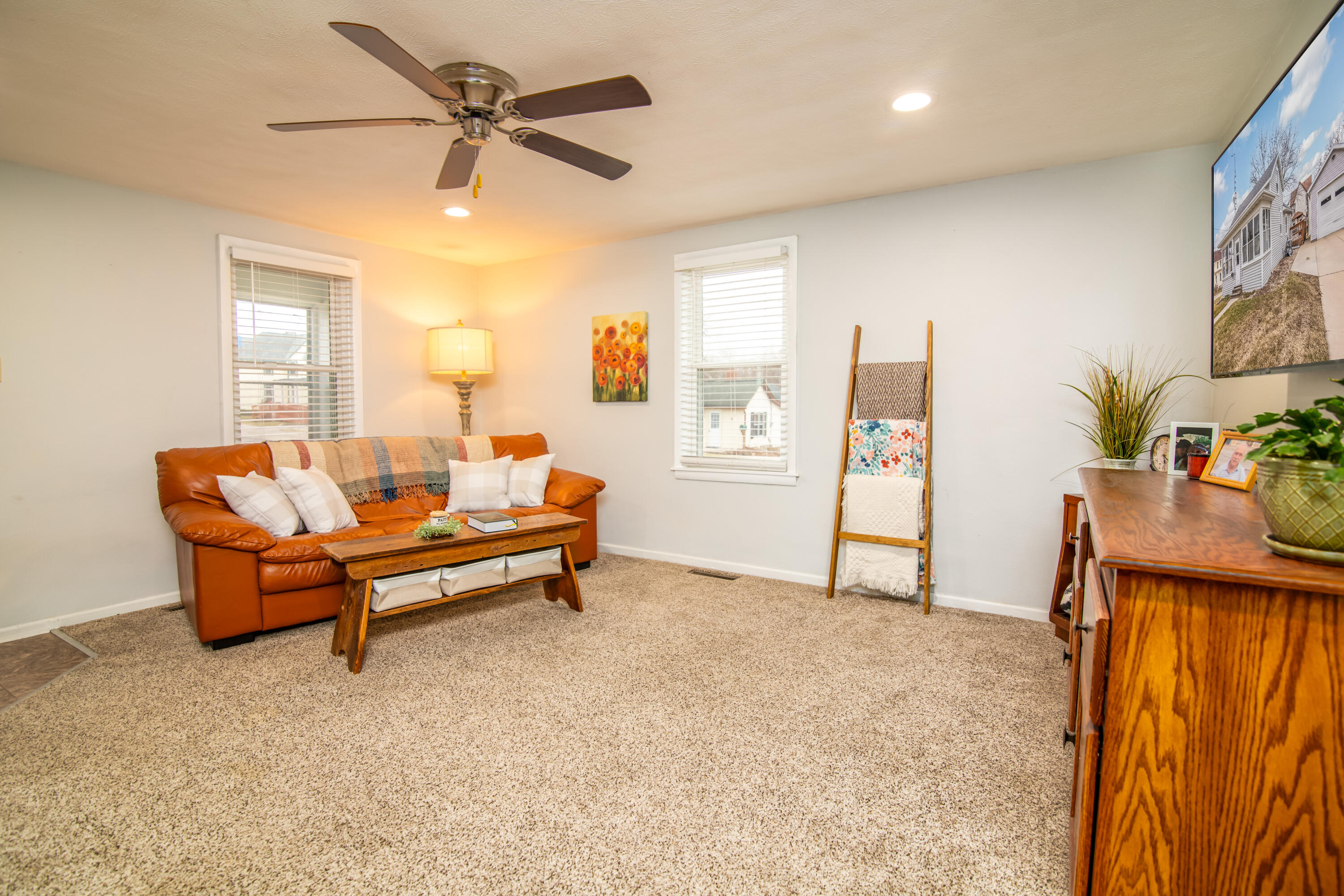 449 Taylor Street Waterloo, WI 53594 - Photo 11 of 37 Living Room
