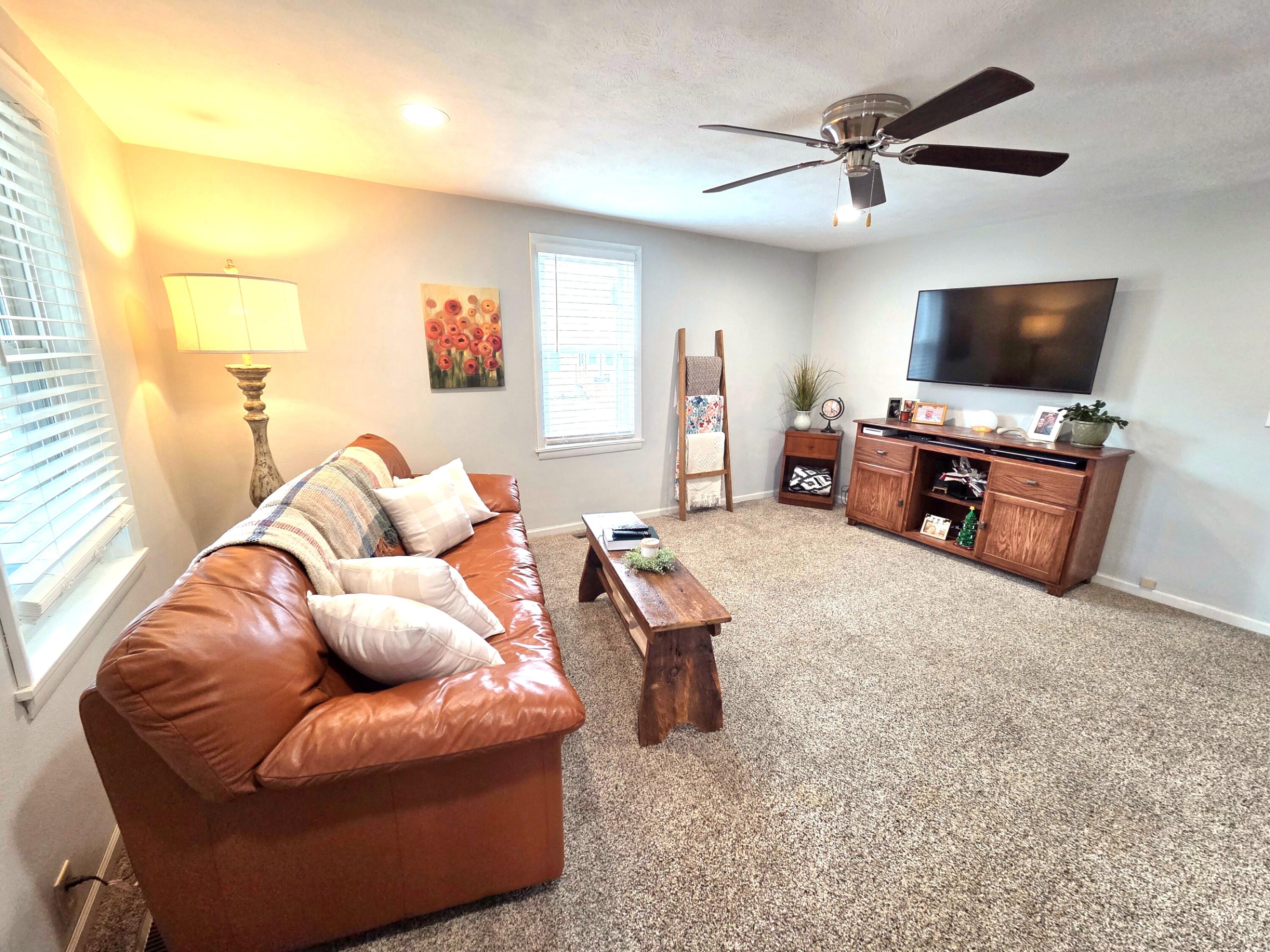 449 Taylor Street Waterloo, WI 53594 - Photo 12 of 37 Livingrm