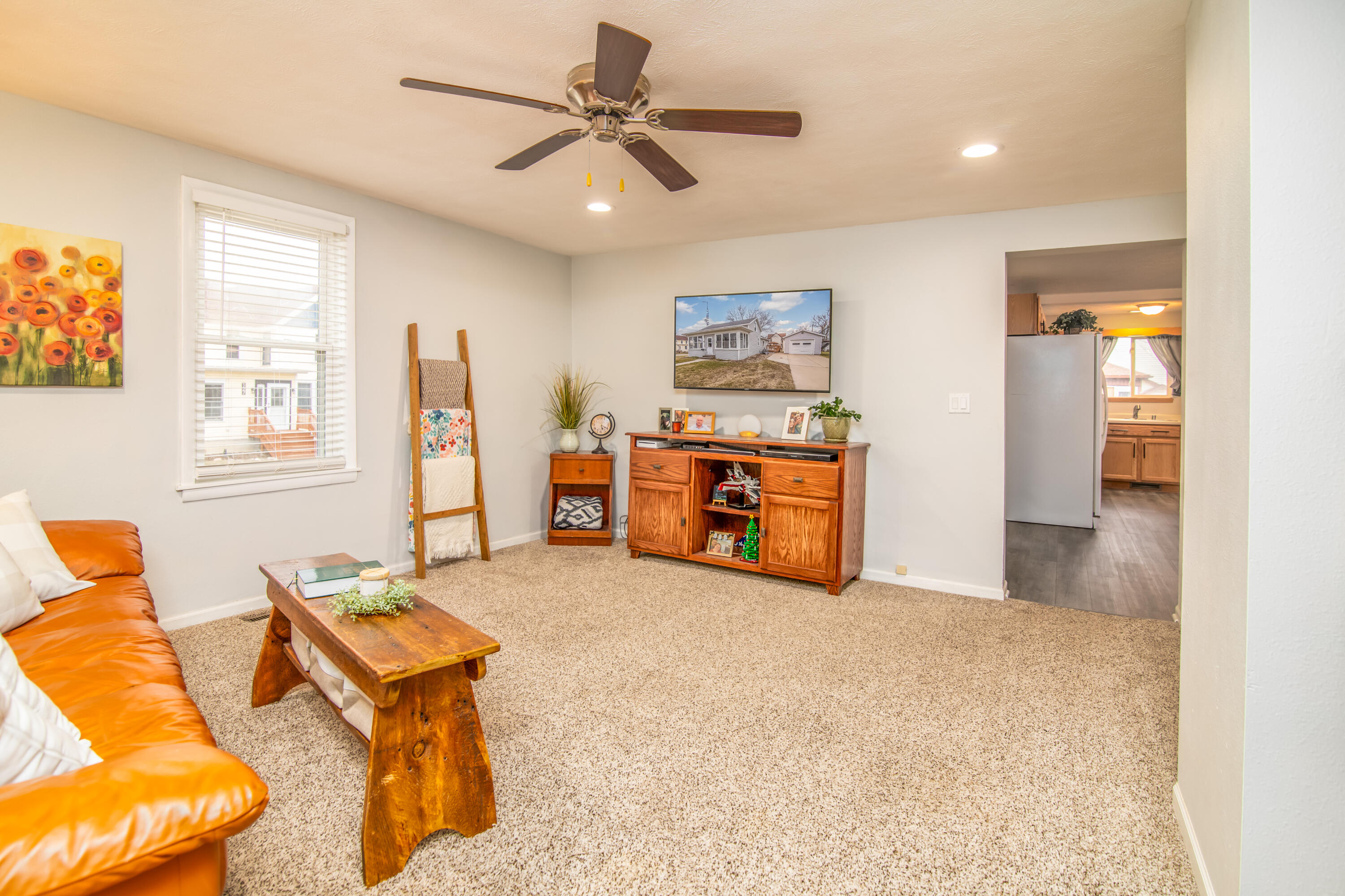 449 Taylor Street Waterloo, WI 53594 - Photo 13 of 37 Living Room