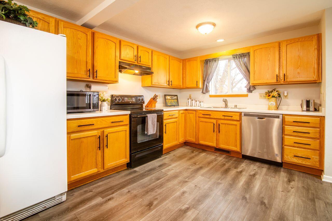 449 Taylor Street Waterloo, WI 53594 - Photo 18 of 37 Kitchen