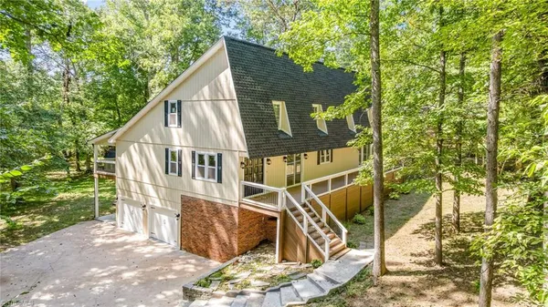 $649,999 | 4806 Trailwood Drive, Greensboro, NC 27407
