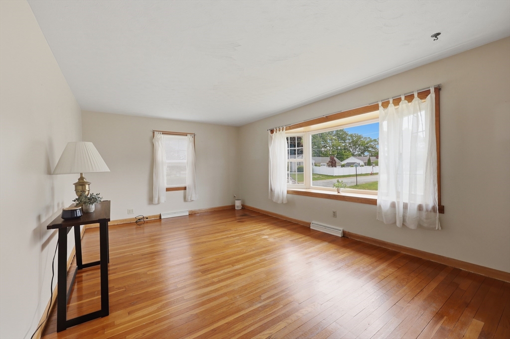 20 Elaine Street Webster, MA 01570 - Photo 5 of 24