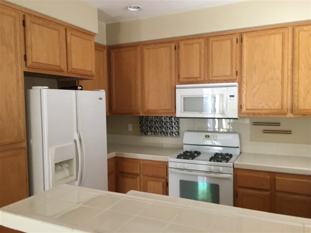 972 Teatro Circle El Cajon, CA 92021 - Photo 3 of 14 Refrigerator Included