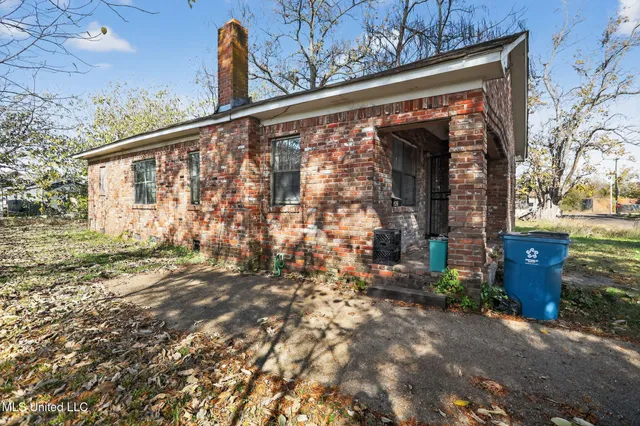 $23,000 | 421 Lincoln Place, Clarksdale, MS 38614