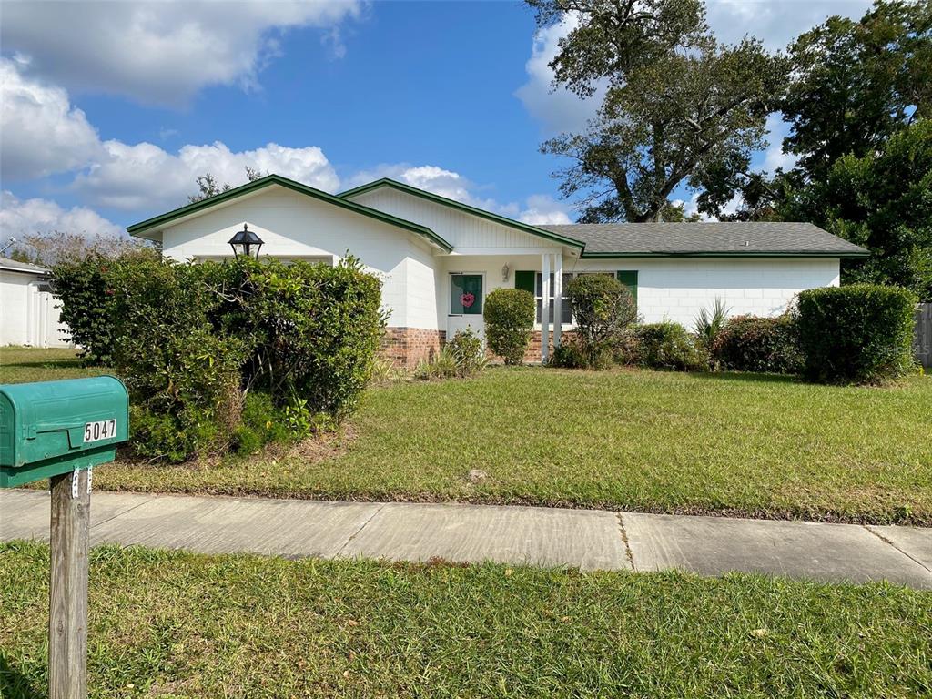5047 Ferncrest Drive Winter Park, FL 32792 - Photo 2 of 34 a front view of a house with a yard and garage