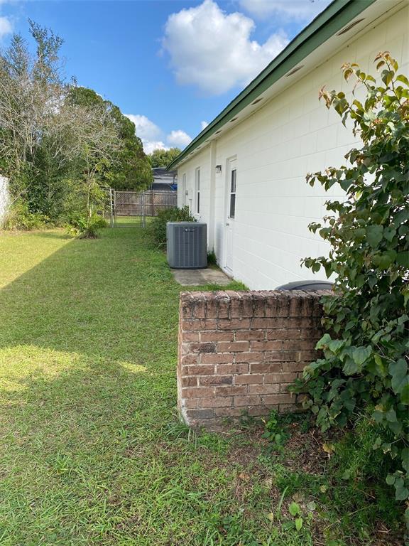 5047 Ferncrest Drive Winter Park, FL 32792 - Photo 3 of 34 a view of a back yard of the house