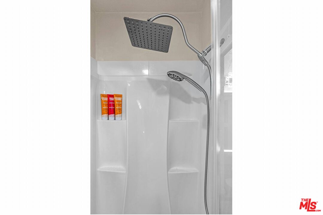 7740 Redlands Street, Unit G3092 Playa del Rey, CA 90293 - Photo 22 of 37 a bathroom with a shower and a mirror