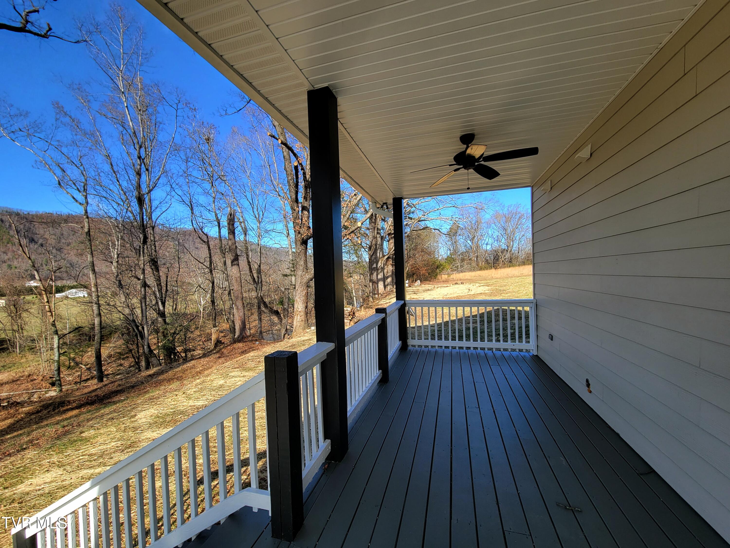 109 Carey Lane, Unit 5 Erwin, TN 37650 - Photo 9 of 22 20221219_135151