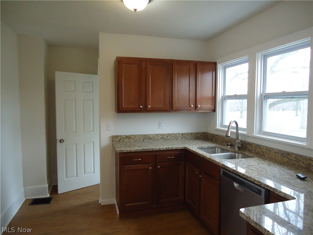 7868 Ridge Road Wadsworth, OH 44281 - Photo 7 of 27 Gallery Image 7