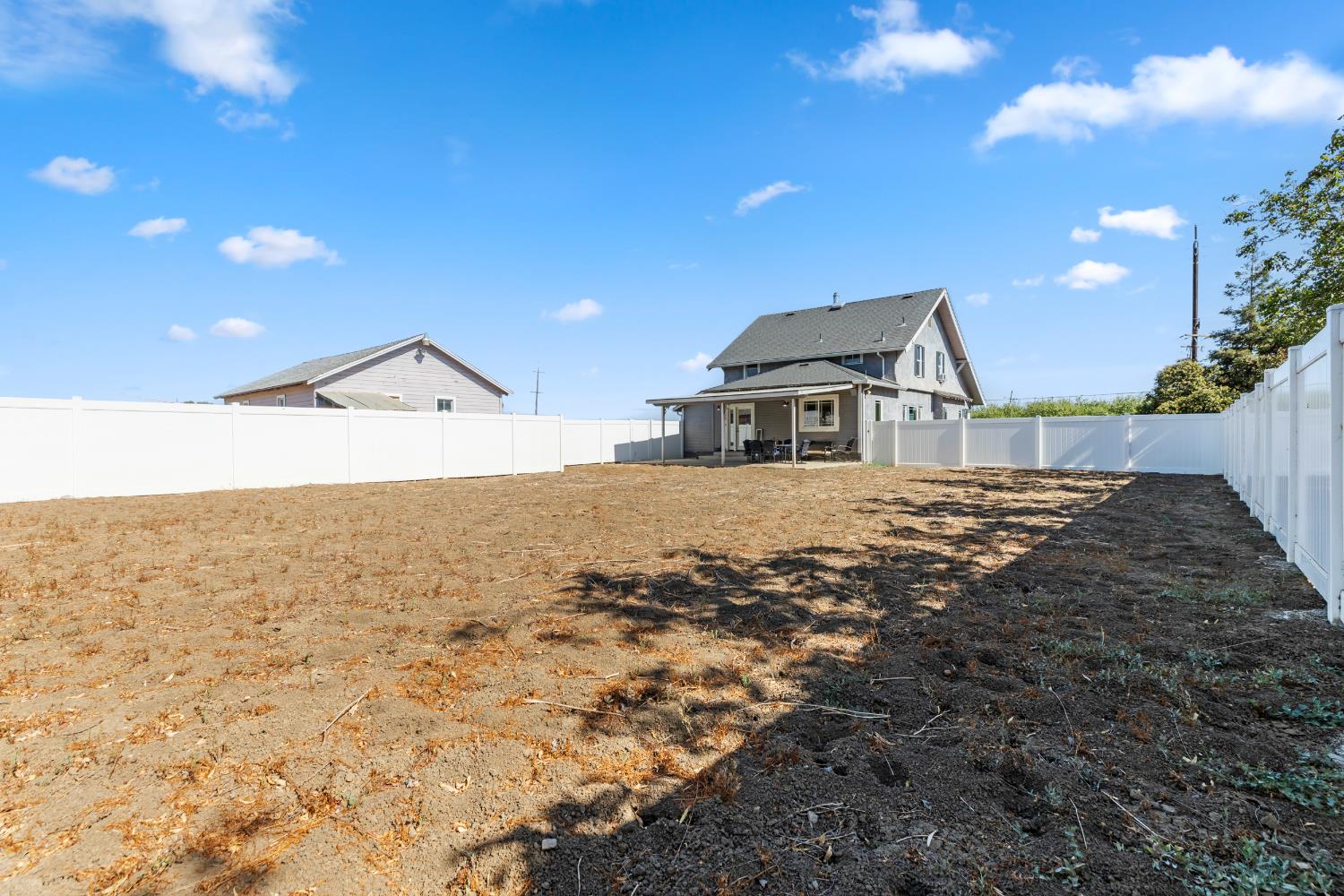 12407 Elm Avenue Patterson, CA 95363 - Photo 32 of 43 a view of a terrace