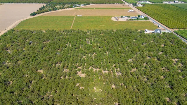 a view of a outdoor space