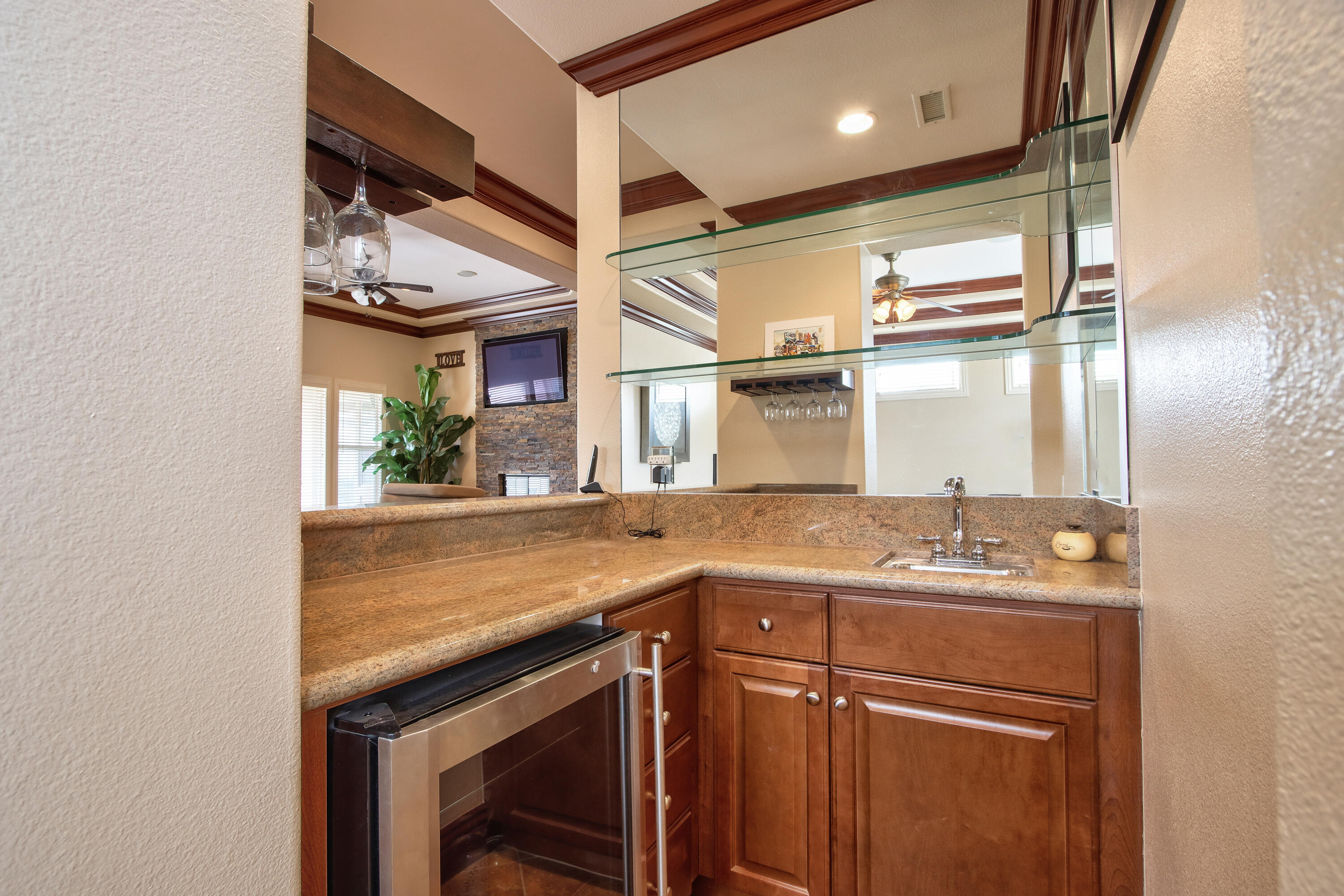 153 Merano Way Palm Desert, CA 92211 - Photo 18 of 39 25-Wet-Bar