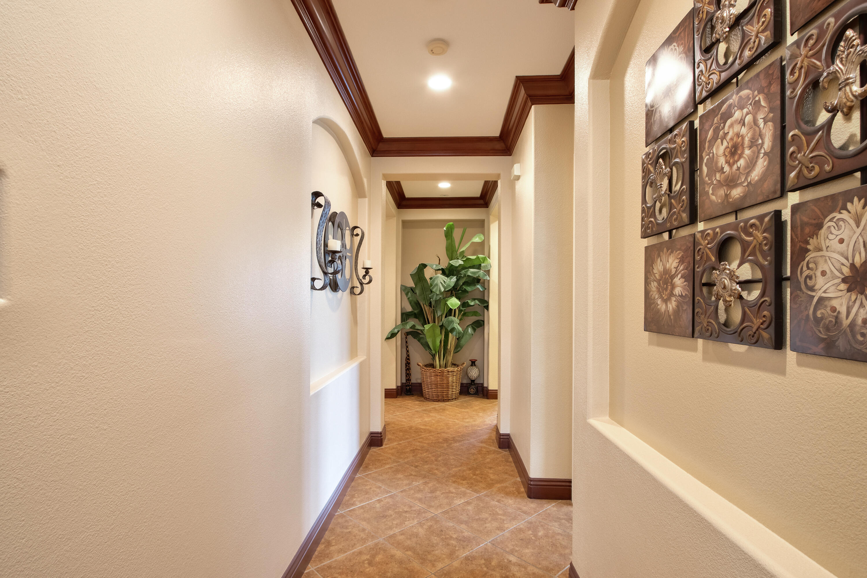 153 Merano Way Palm Desert, CA 92211 - Photo 23 of 39 26-Hallway