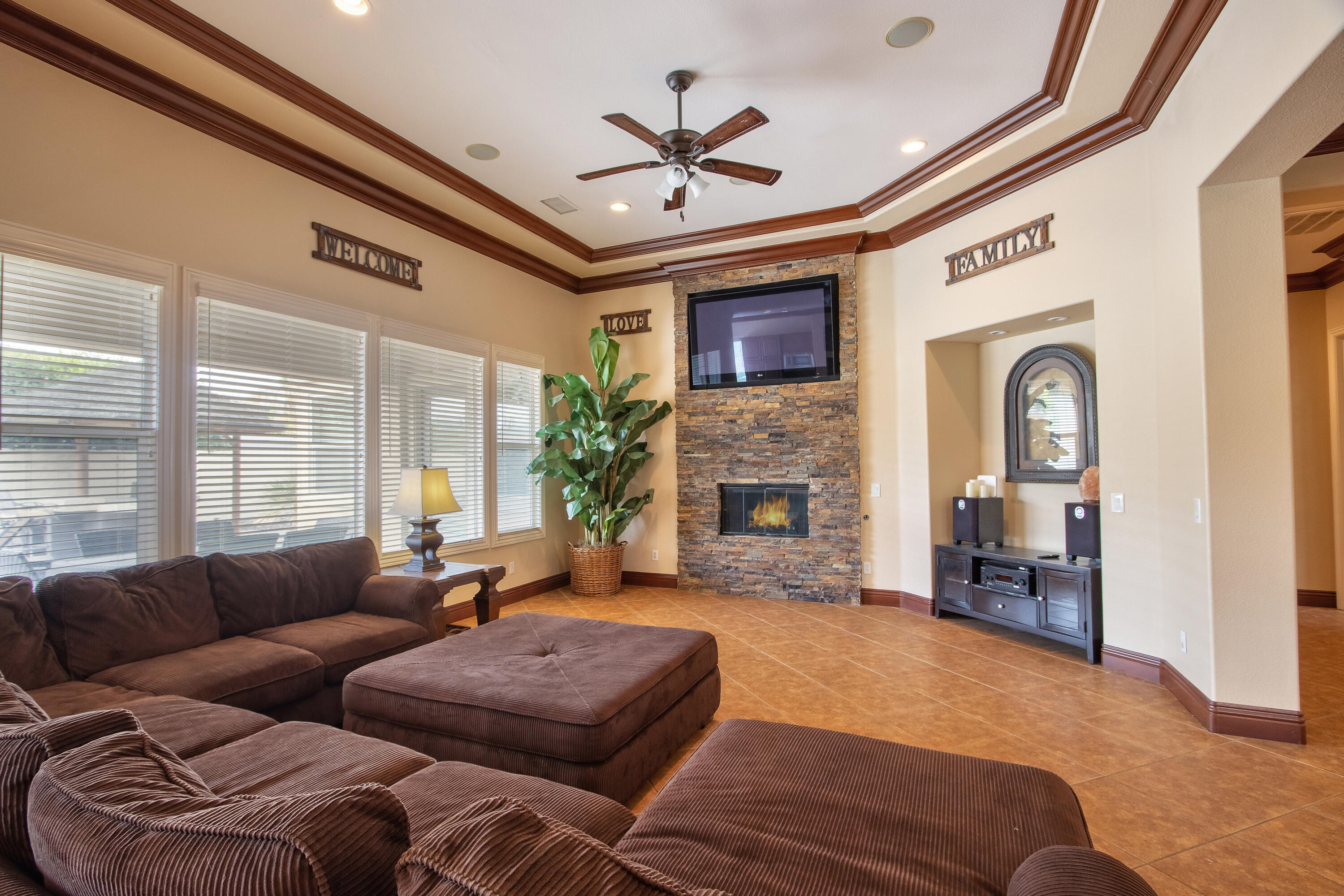 153 Merano Way Palm Desert, CA 92211 - Photo 8 of 39 14-Living-Room